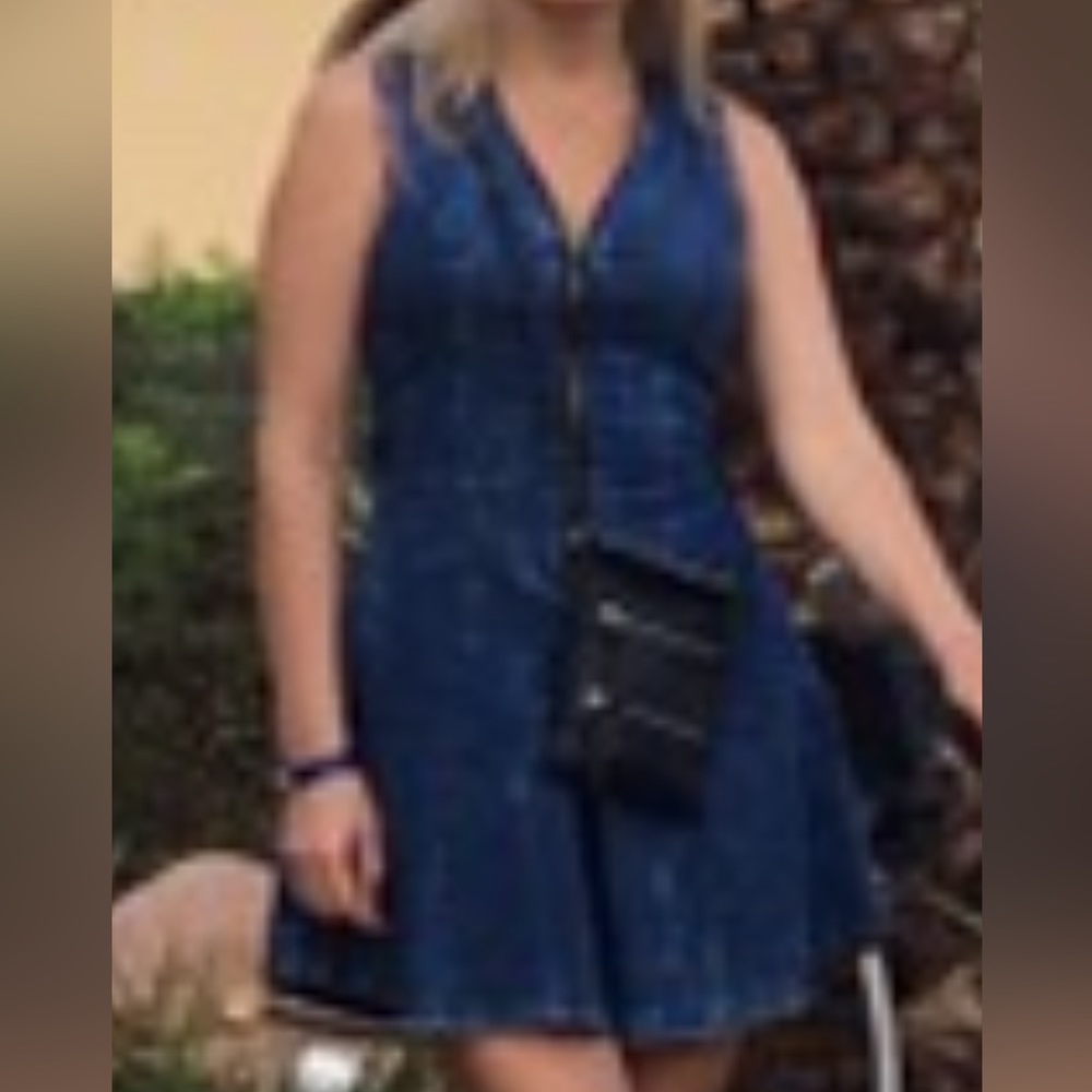 Sleeveless denim dress with zipper